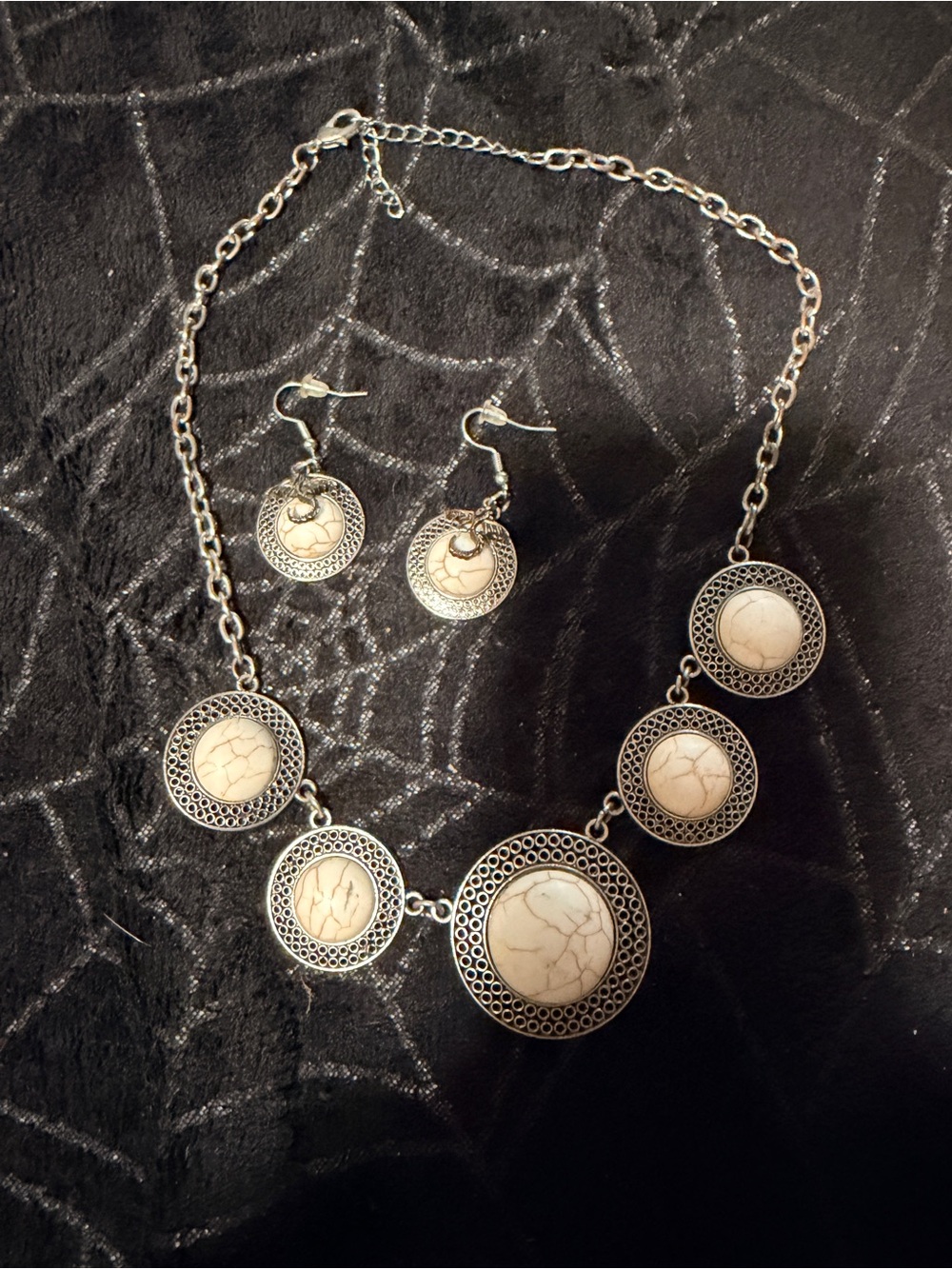 Source Unknown Silver-Tone Necklace & Earring Set with Cream Cabochons